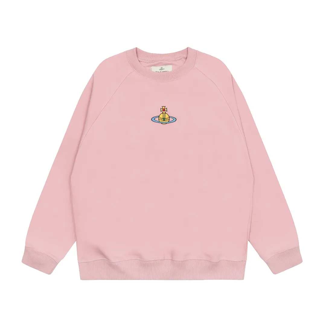 VIVI70# "Exclusive hot style" vivienne west wood West Queen Vivienne Saturn classic winning round neck sweatshirt 2024 top hot style No need to say more, directly open the details YB mold opening Correct overlock neckline details ⚠️The authentic product is the overlock threaded collar without a collar strip. Our family only makes the right version. We are careful to make sure that the first release of the Queen Mother on the whole network is correct. The full range of correct accessories and every detail is completely restored. Straight up to full Size: XS-L